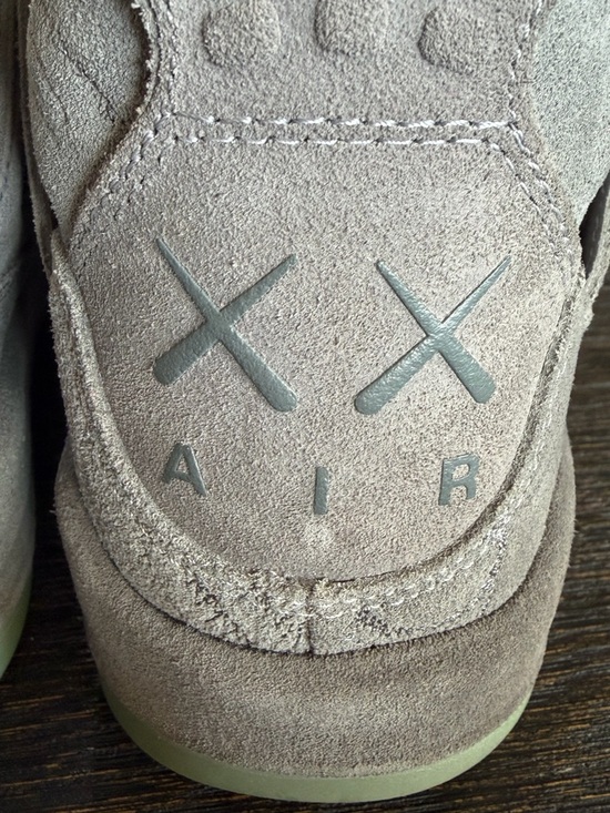 Jordan 4 Retro- KAWS Men’s size 10 - Picture 12 of 12